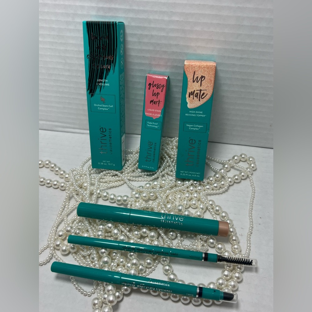 Thrive Causemetics bundle! NEW!! All the items are brand new, never used!